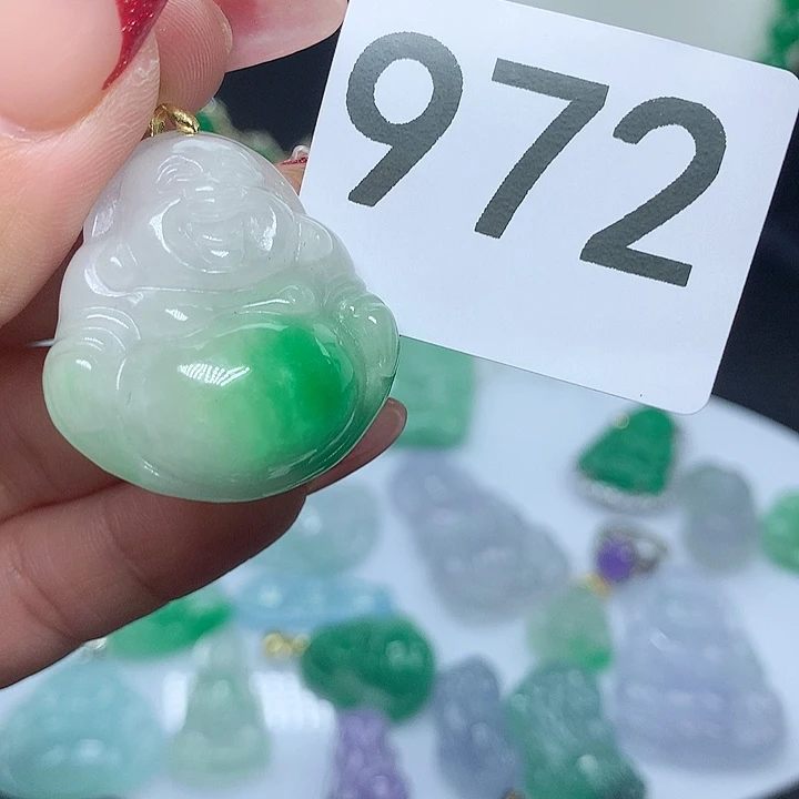 翡翠吊坠(赠链)未镶嵌