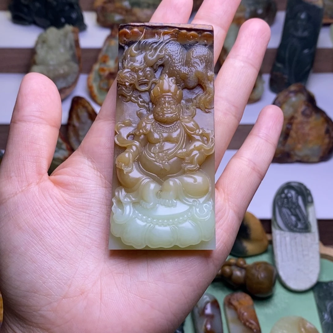 未镶嵌岫岩河磨玉（透闪石质玉）挂件入*