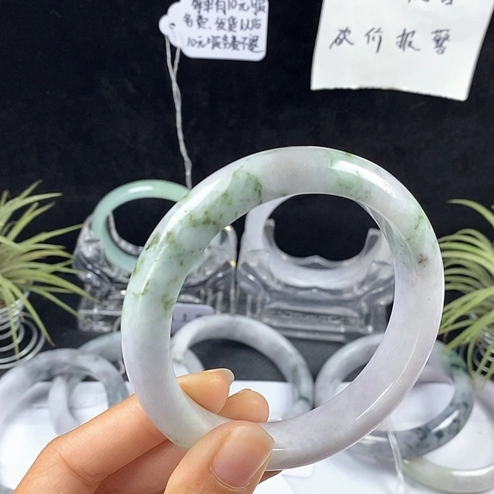 翡翠未镶嵌手镯65号。 61.7圈
