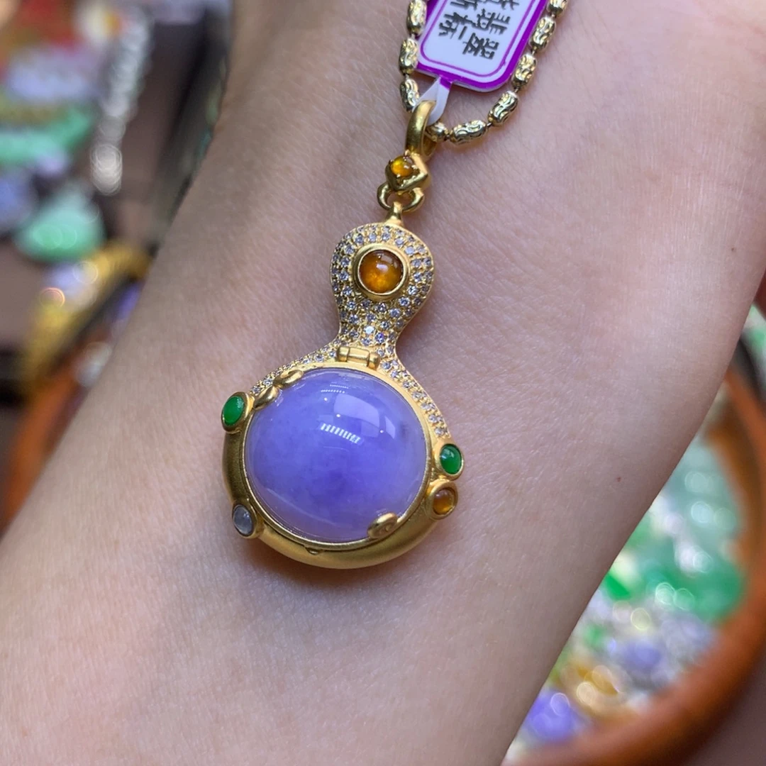 翡翠18K金镶嵌颈饰