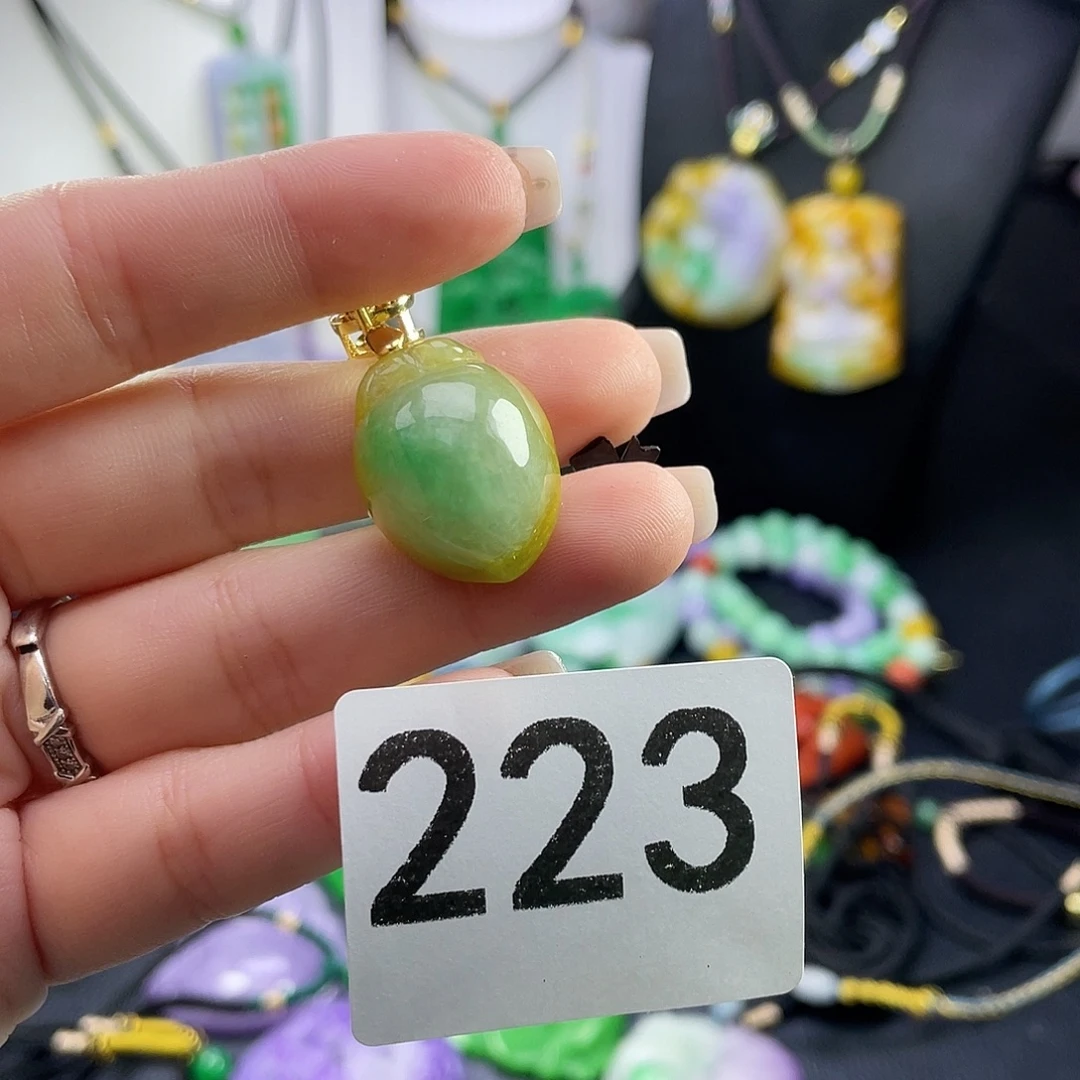 翡翠未镶嵌吊坠(赠链)