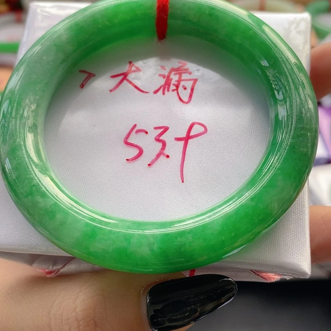 翡翠手镯未镶嵌沙****?手镯