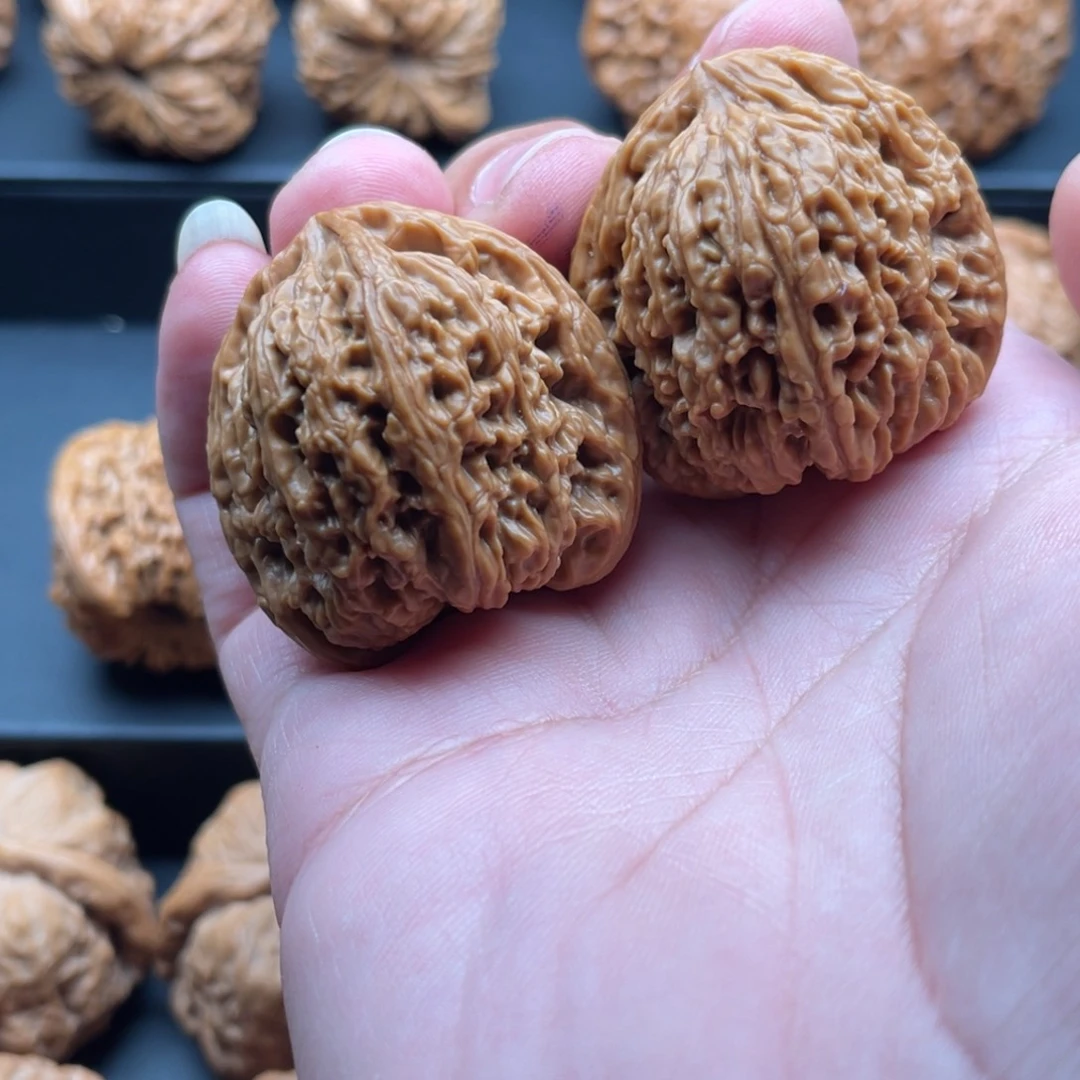 文玩核桃吊坠唏***客老树南疆石38，168