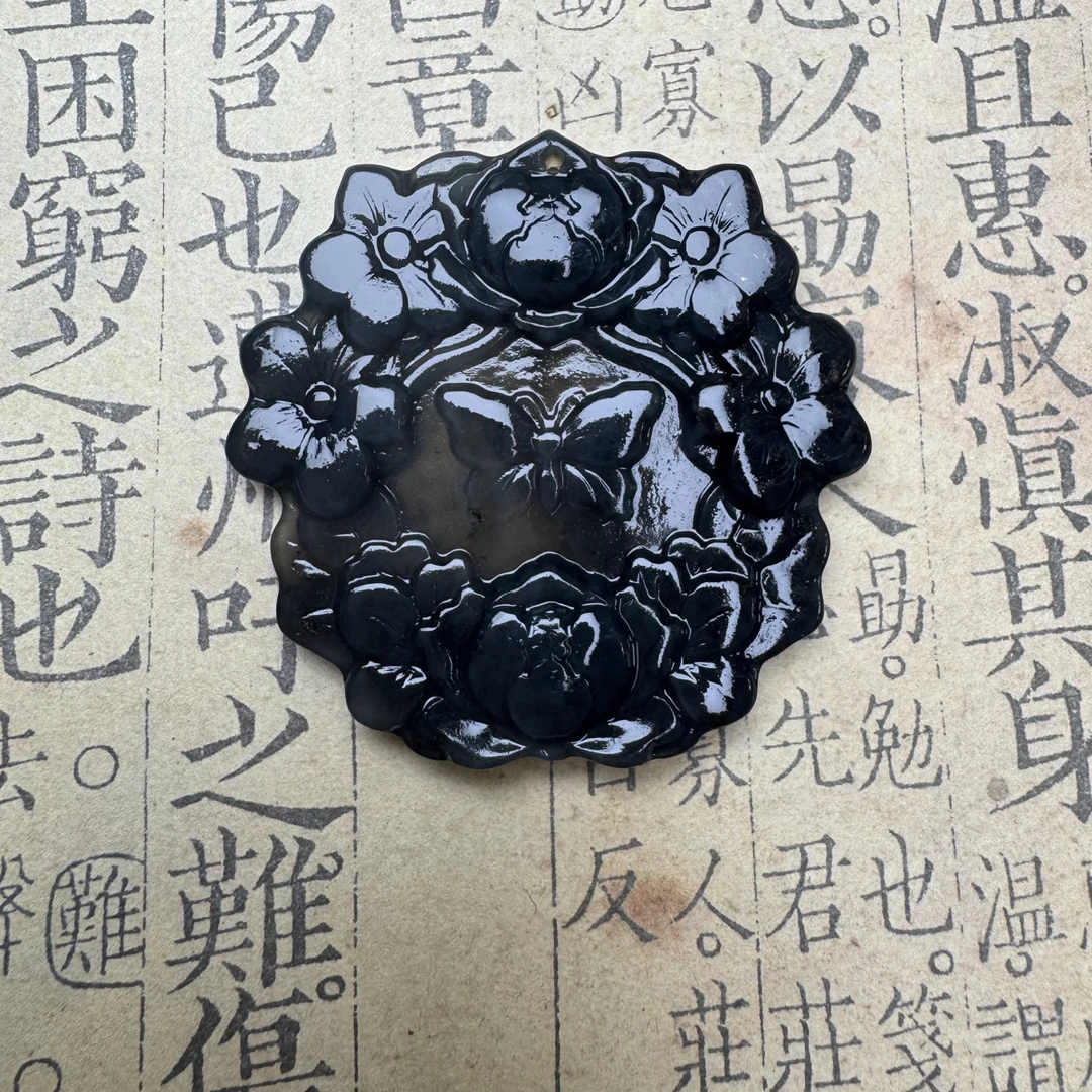 天然岫玉蝴蝶花花吊坠