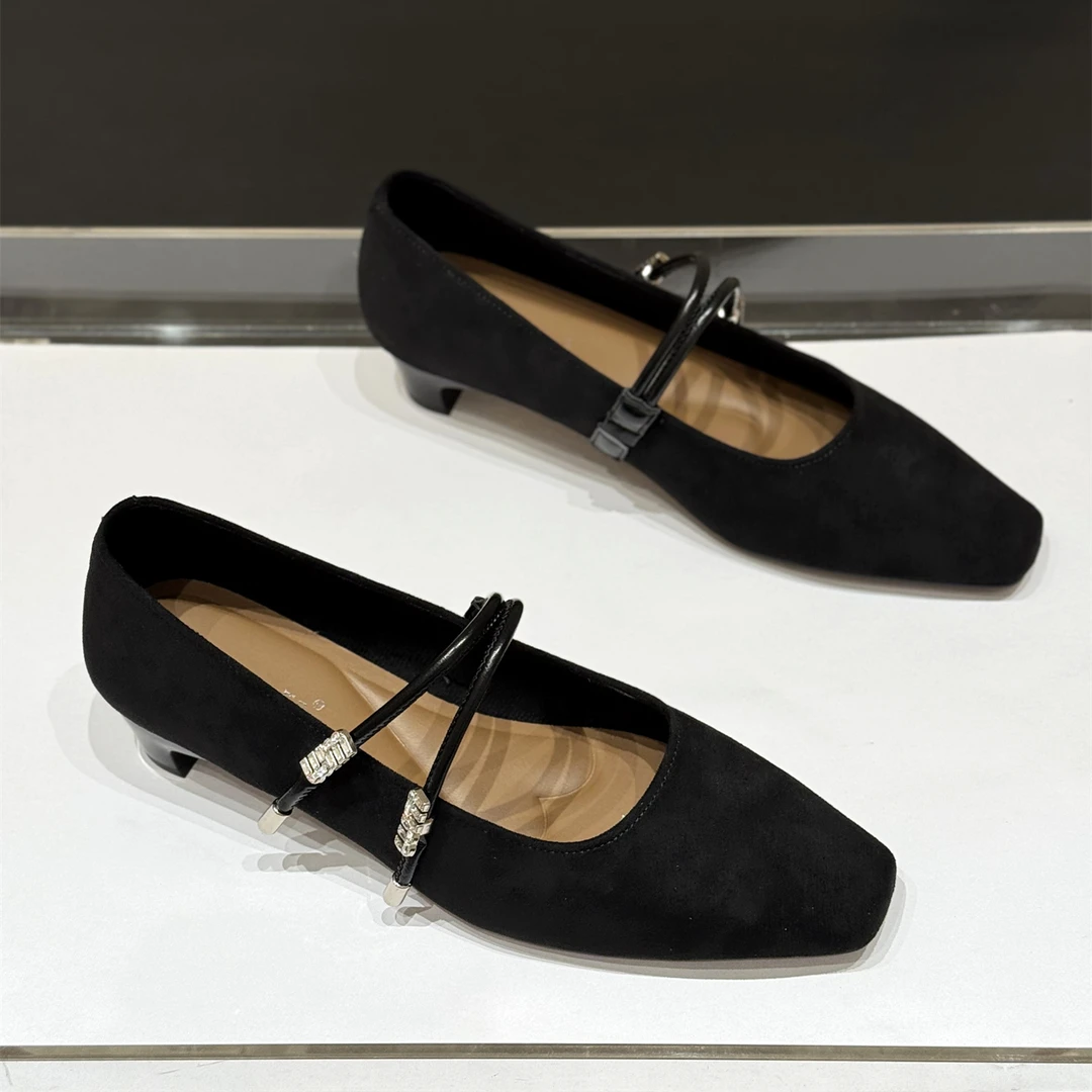 韩版方头水钻一字带浅口单鞋女2025新款秋季粗跟绒面玛丽珍小皮鞋