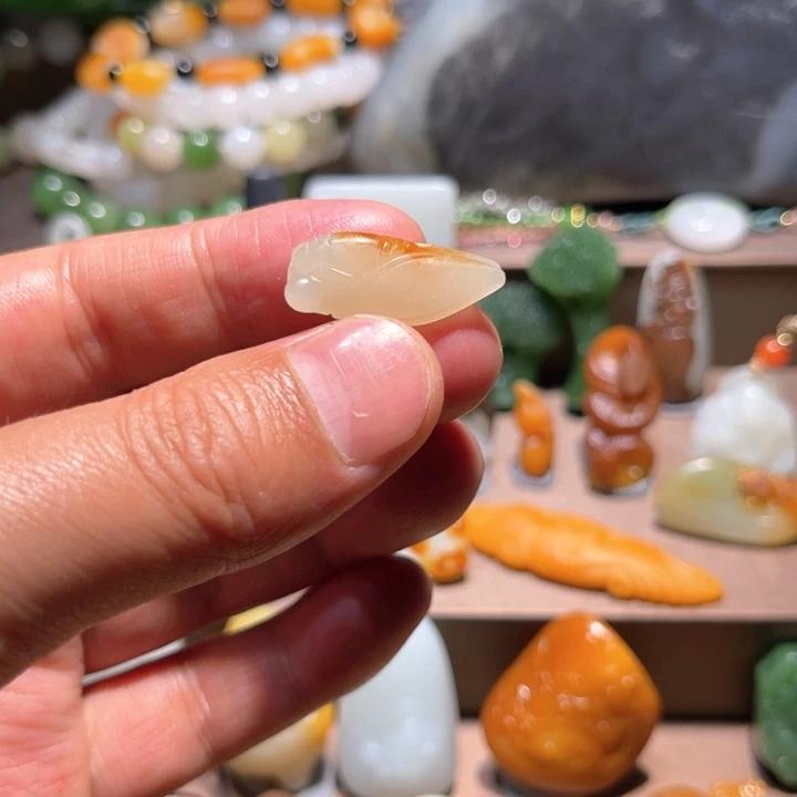 和田玉未镶嵌颈饰拾**人