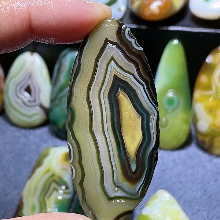 玛瑙/玉髓未镶嵌珠宝奇石