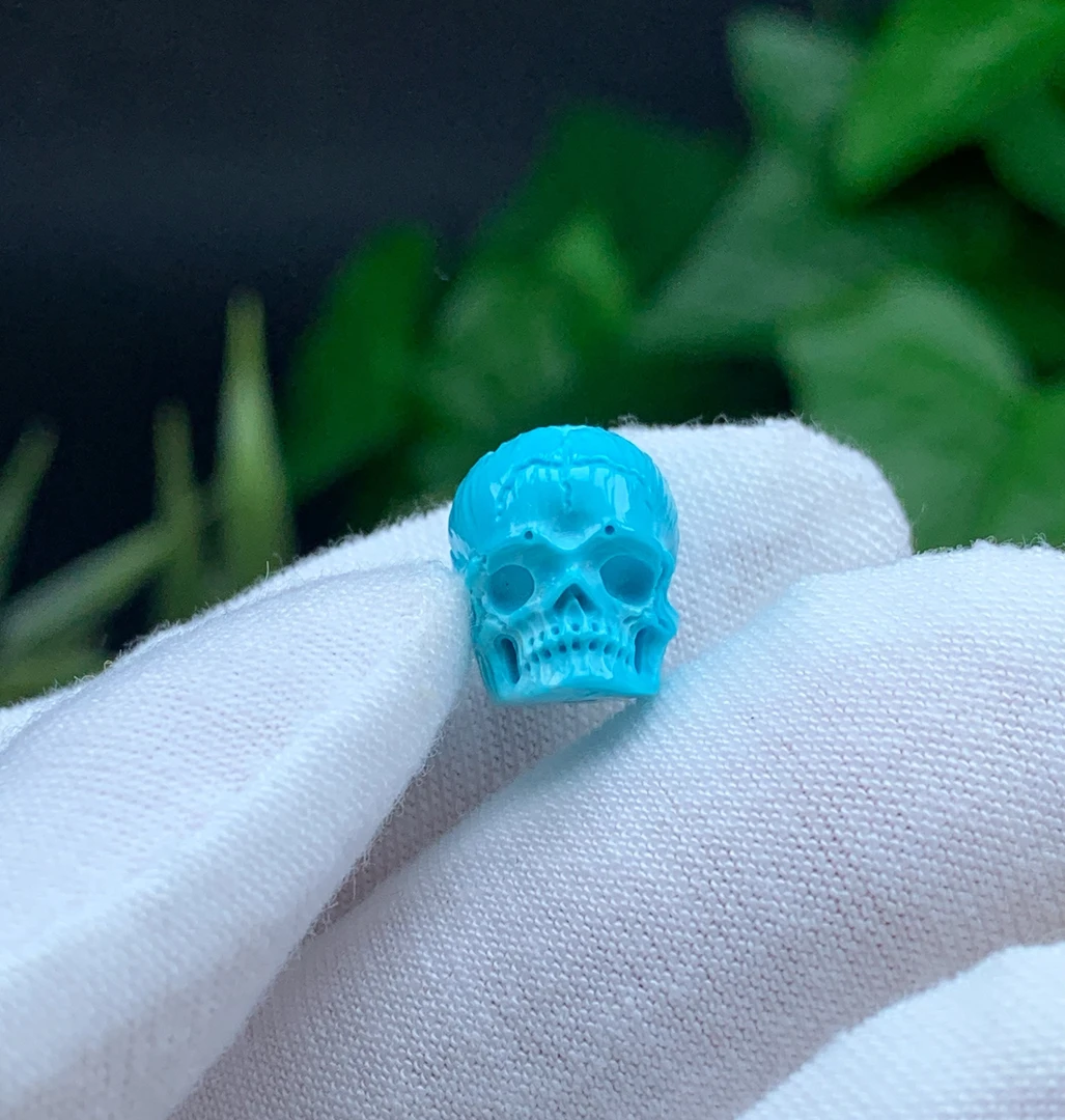 原矿绿松石玉化料骷髅精工雕刻配饰