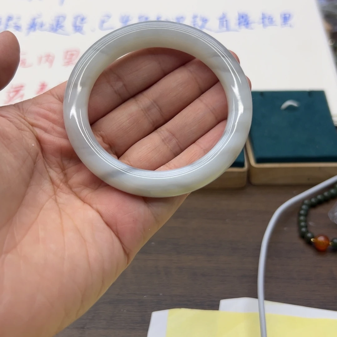 和田玉未镶嵌手镯56.3圈围274瑕