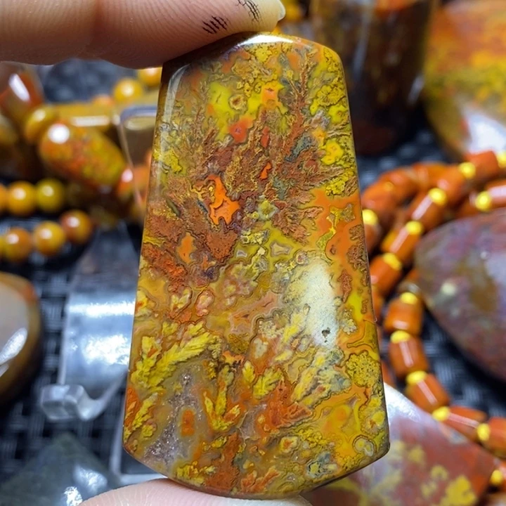 玛瑙/玉髓颈饰未镶嵌过****鱼