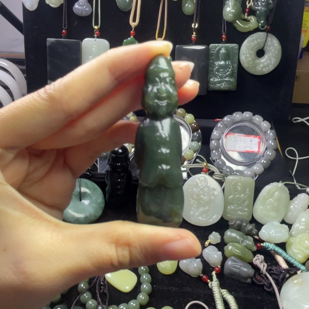 和田玉未镶嵌把件