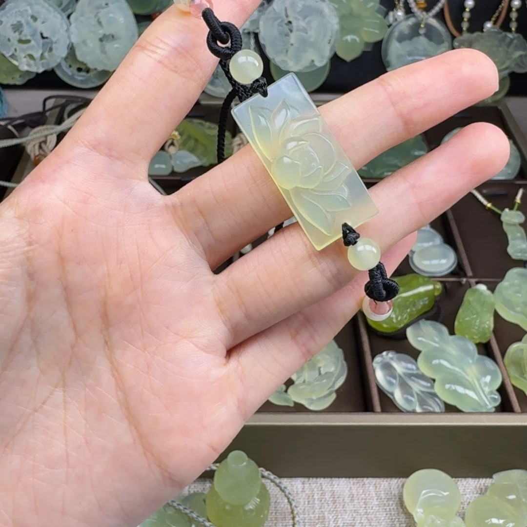 岫玉合金吊坠(赠链)