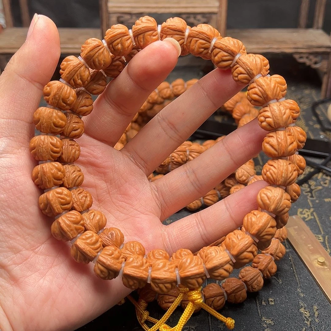 桃核吊坠小金豆手持
