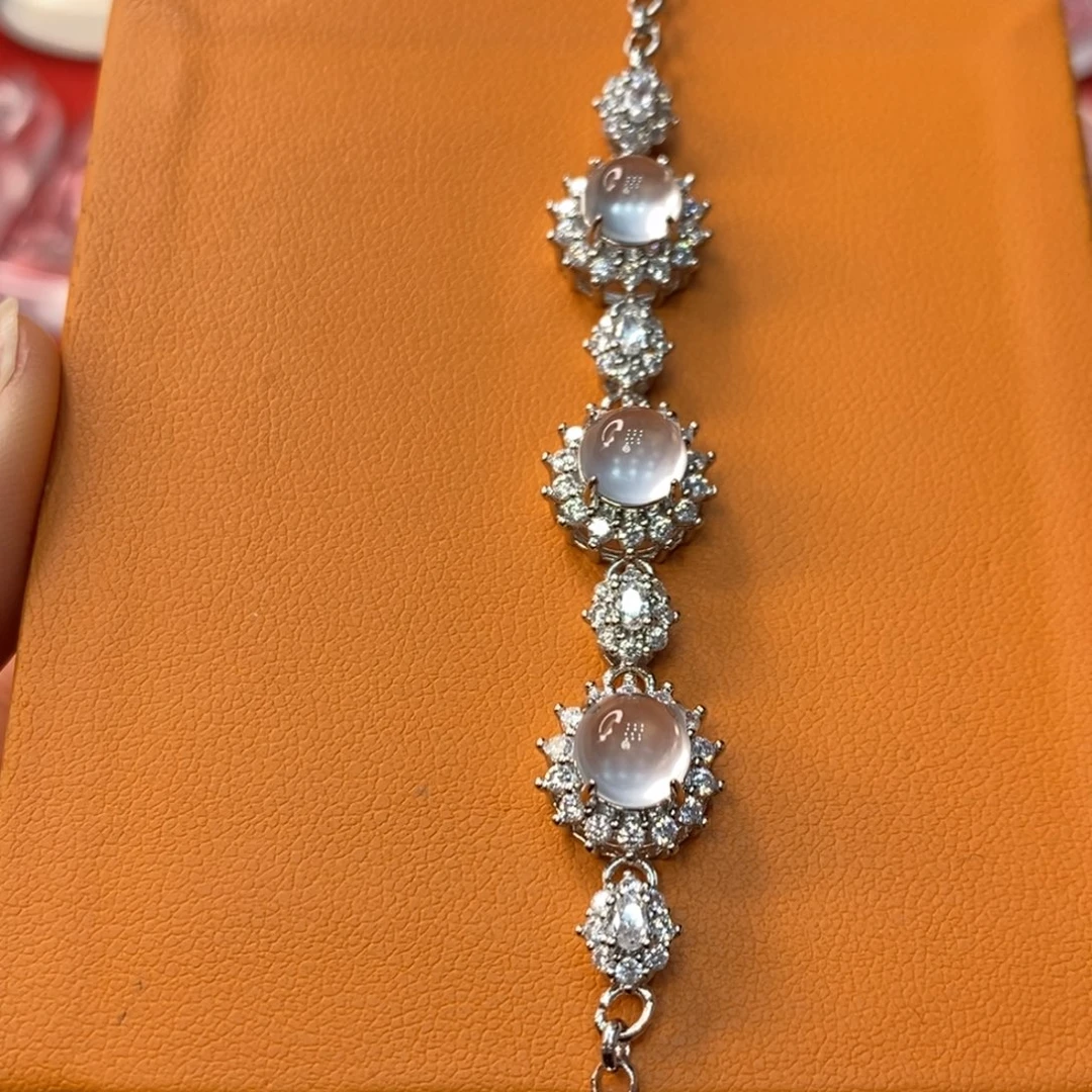 石英质玉合金吊坠