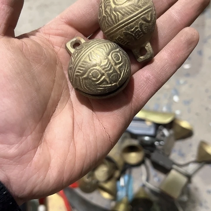 叫**哥大哥铜器专拍链接……