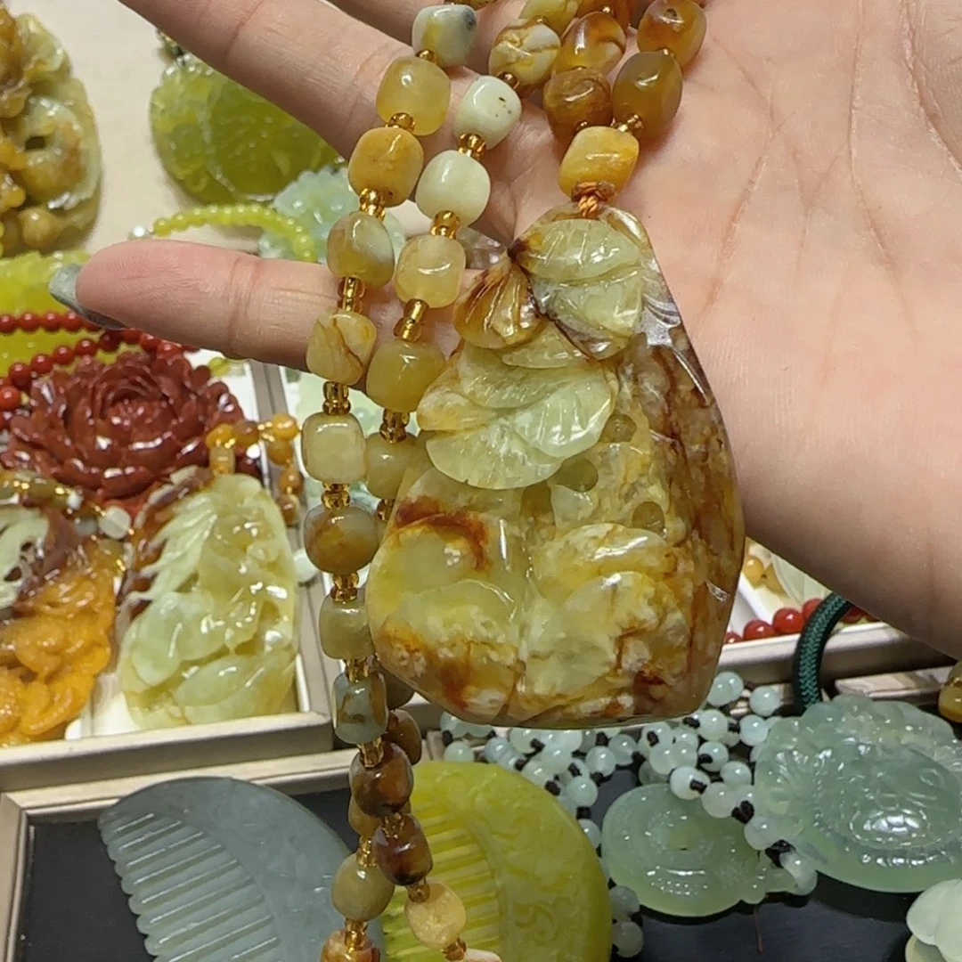 未镶嵌蛇纹石玉吊坠