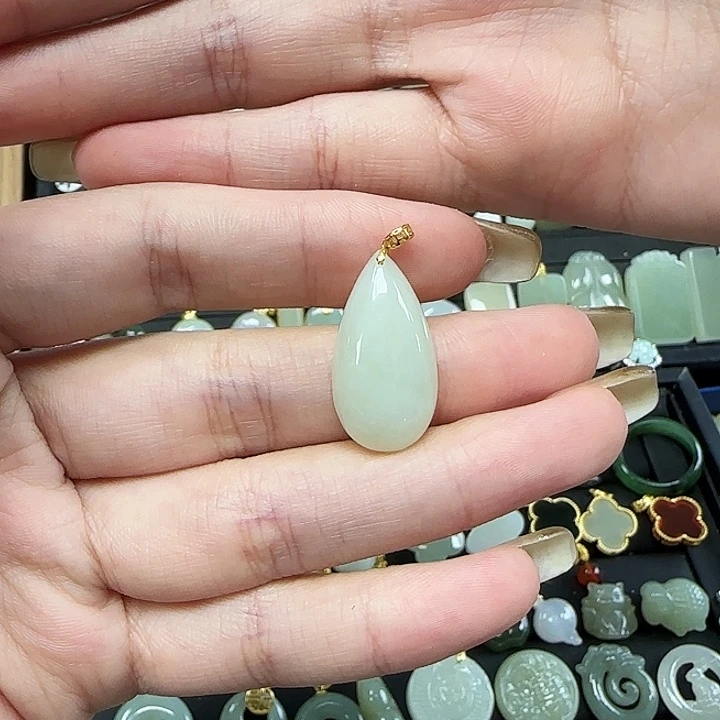 和田玉颈饰18K金镶嵌