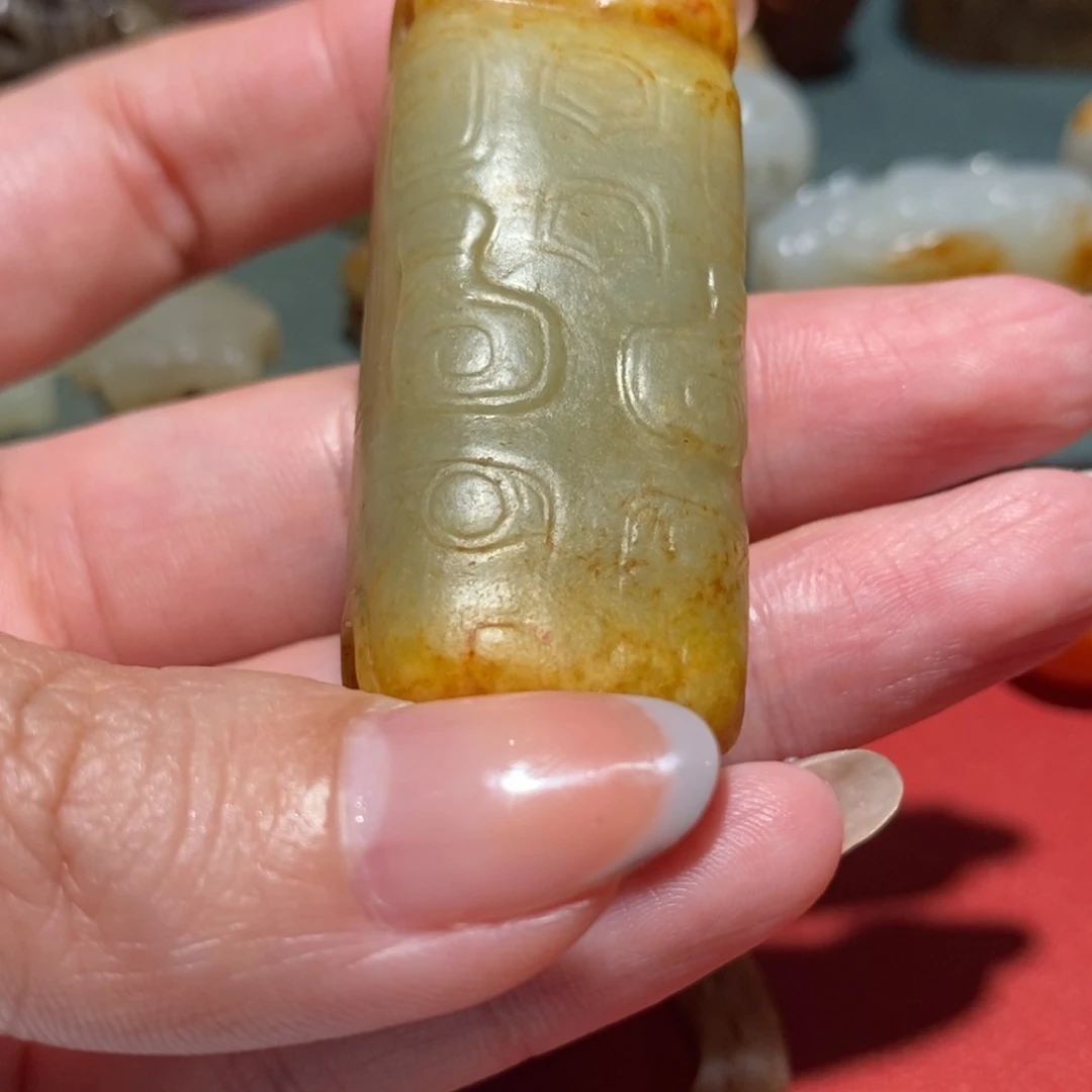 风***动和田玉未镶嵌珠宝奇石