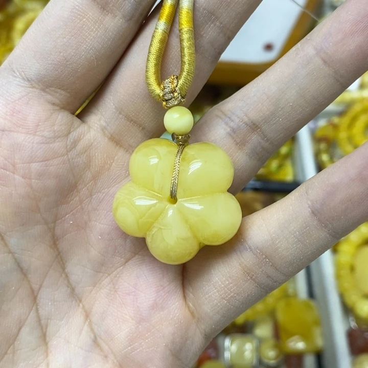 蜜蜡未镶嵌裸石吊坠