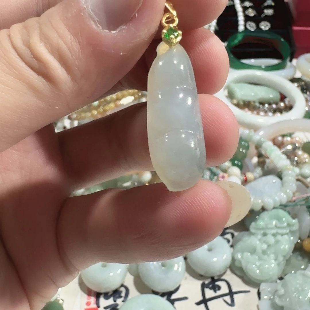 沐***沐翡翠未镶嵌颈饰豆子5398