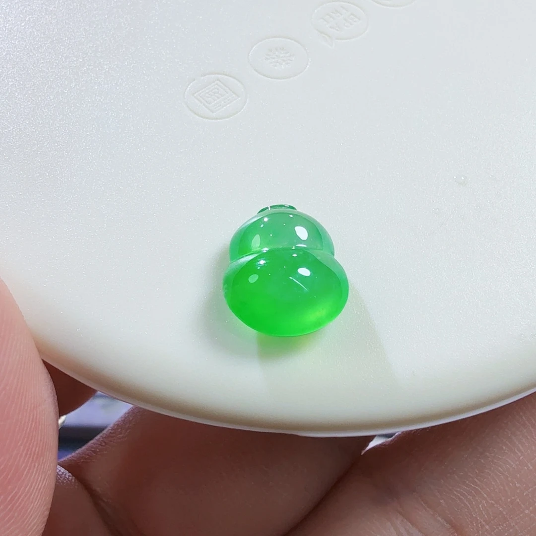 翡翠未镶嵌颈饰裸石