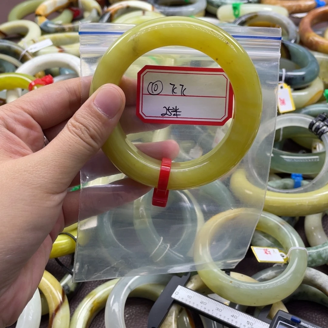 ****飞蛇纹石玉未镶嵌手镯