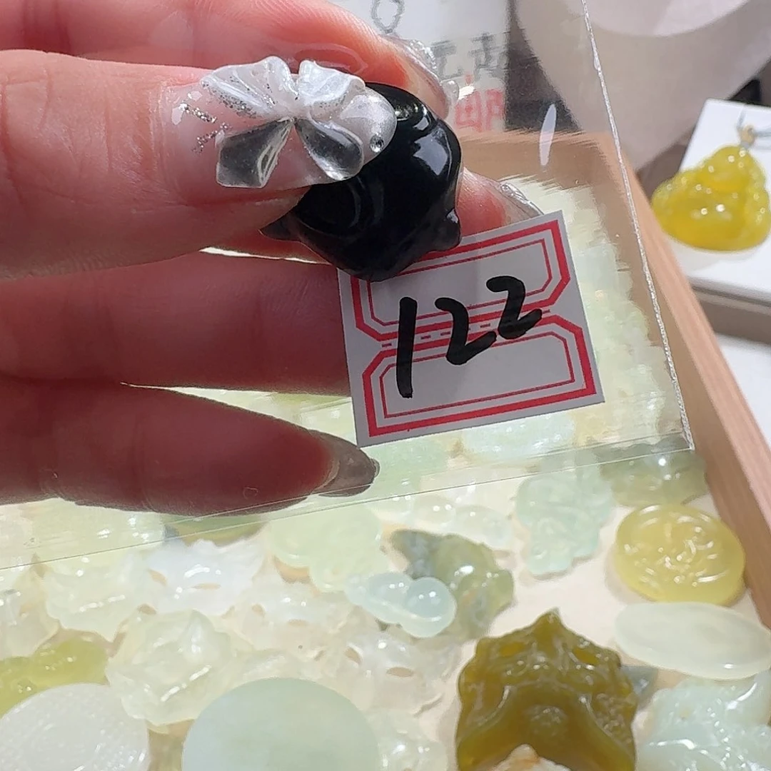 蛇纹石玉颈饰合金精美礼品