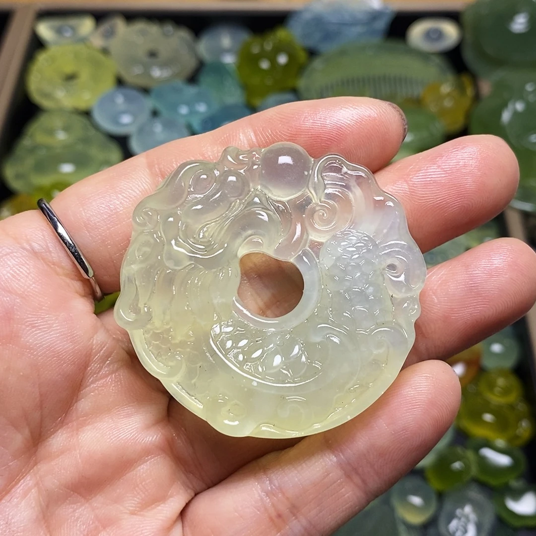 蛇纹石玉未镶嵌颈饰