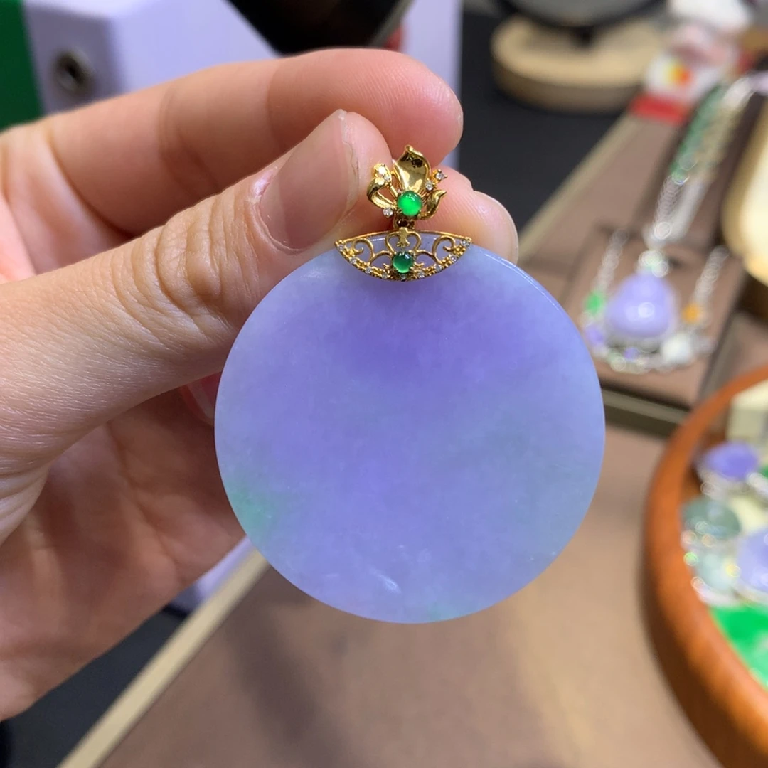 翡翠18K金镶嵌颈饰翡翠