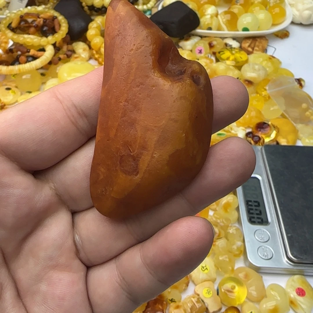 琥珀未镶嵌裸石34.4克