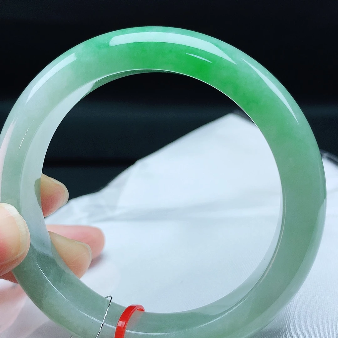 翡翠手镯未镶嵌56+圈