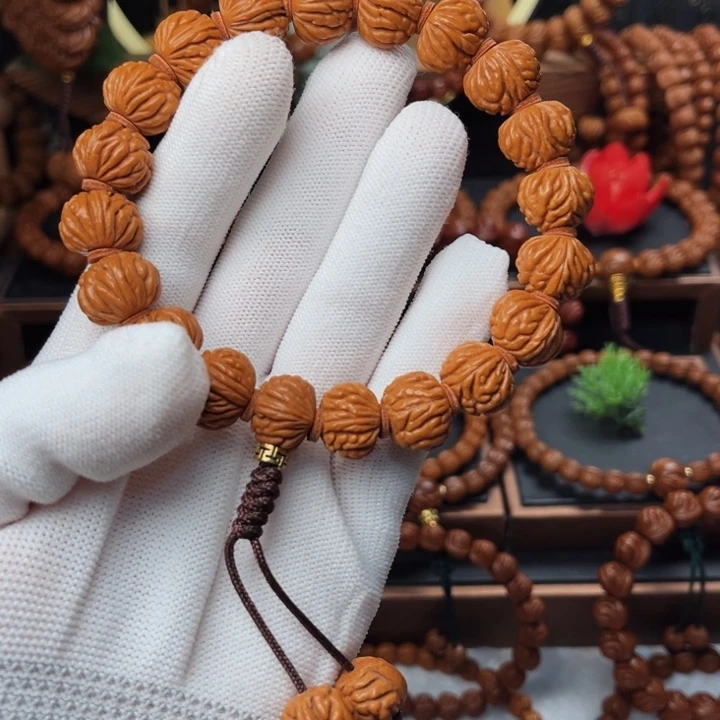 吊坠桃核15小金豆手持