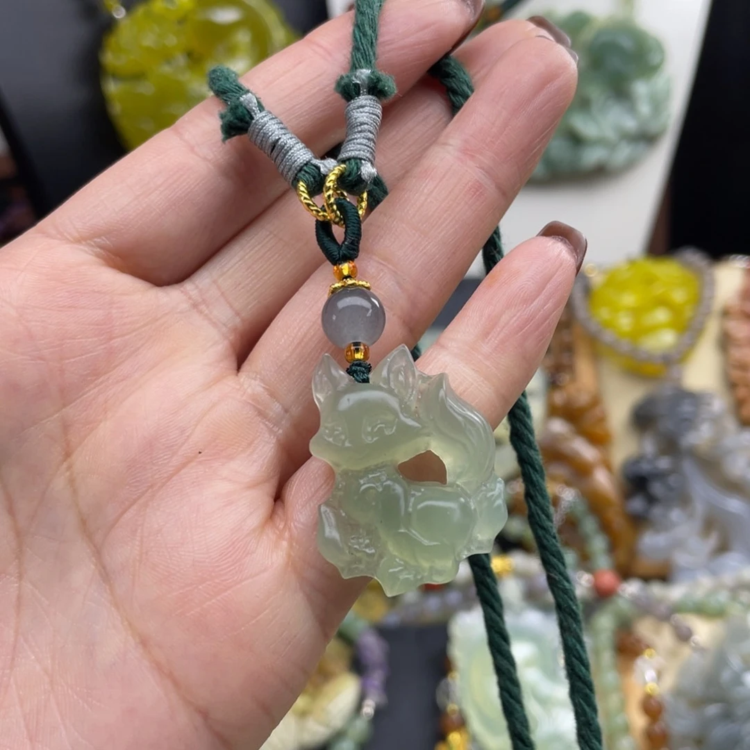 未镶嵌蛇纹石玉颈饰