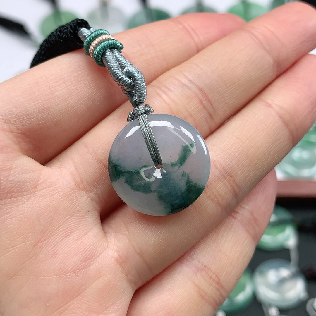 翡翠颈饰未镶嵌平安