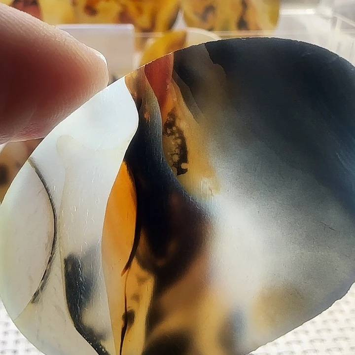 玛瑙/玉髓未镶嵌珠宝奇石