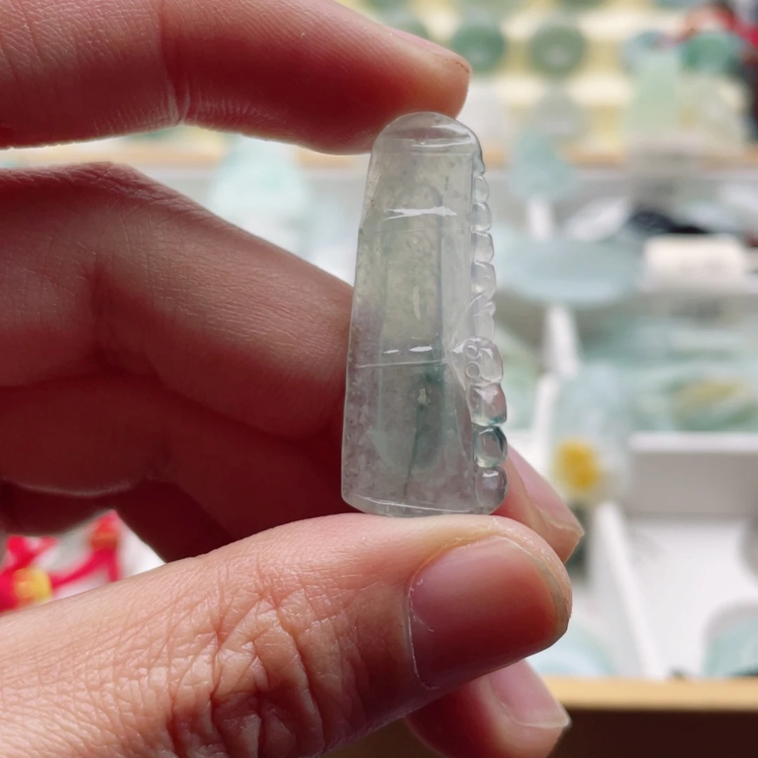 翡翠颈饰未镶嵌天然翡翠