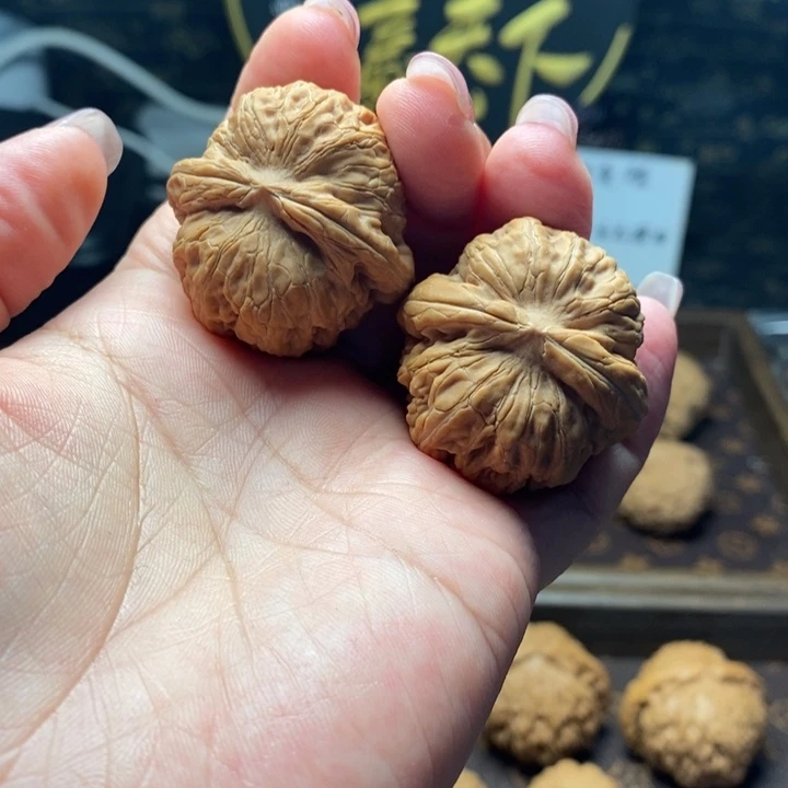 文玩核桃吊坠向****子元宝