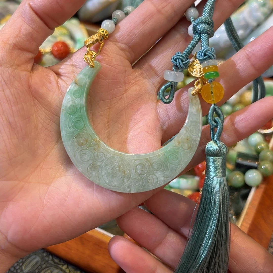 翡翠颈饰未镶嵌待编款