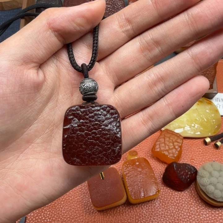 蜜蜡未镶嵌吊坠(赠链)