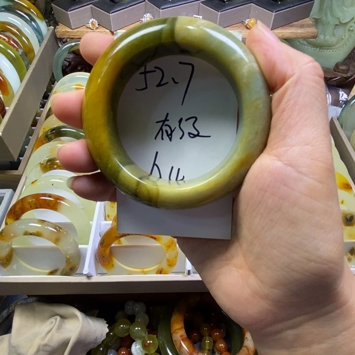 蛇纹石玉未镶嵌手镯