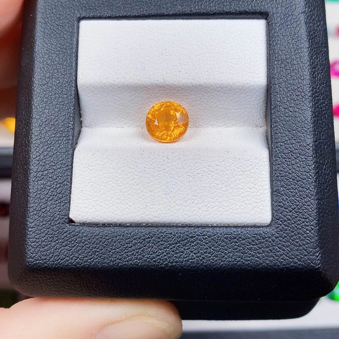 石榴石（芬达石）裸石未镶嵌2.88c t