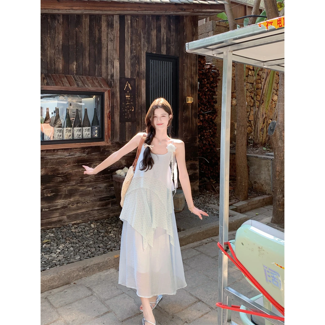 度假风花朵蕾丝拼接吊带连衣裙女夏季新款时尚不规则中长款A字裙