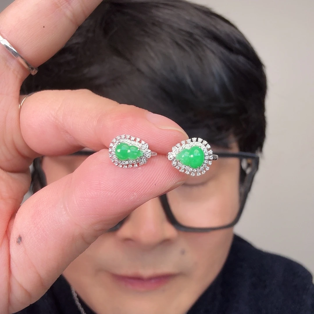 翡翠18K金镶嵌颈饰一对