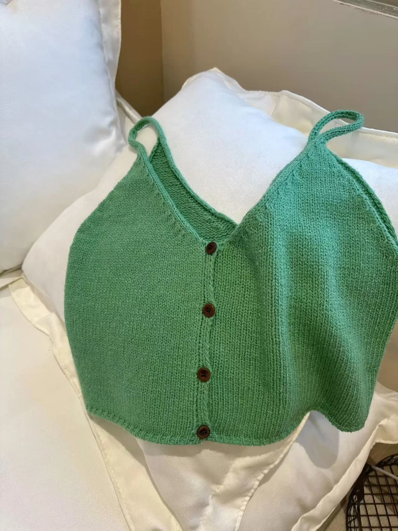 路一.韩国 Seoul   青果绿羊毛马甲 A013