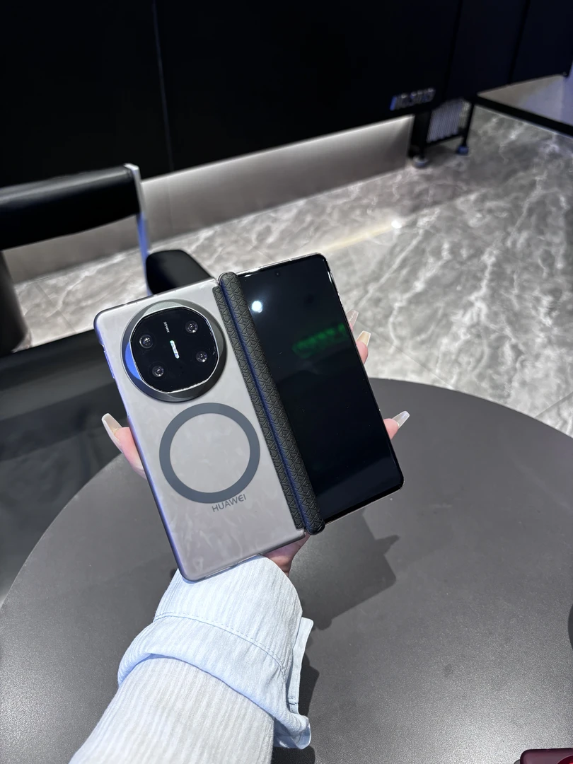 适用胡华为MateX6/MateX5磨砂磁吸中轴手机壳亲肤感单后壳保护套