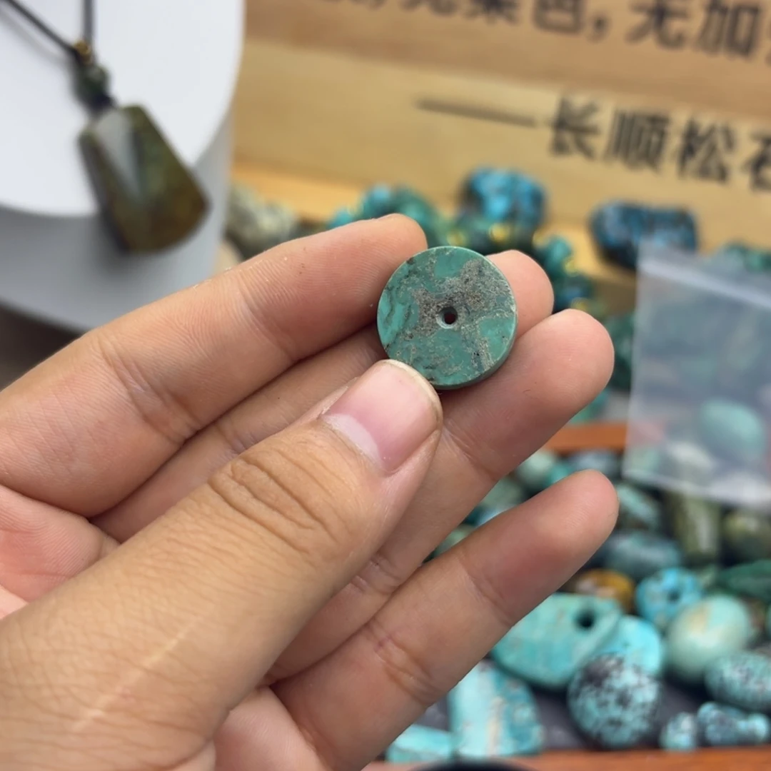 南红玛瑙未镶嵌绿松石和南红散珠