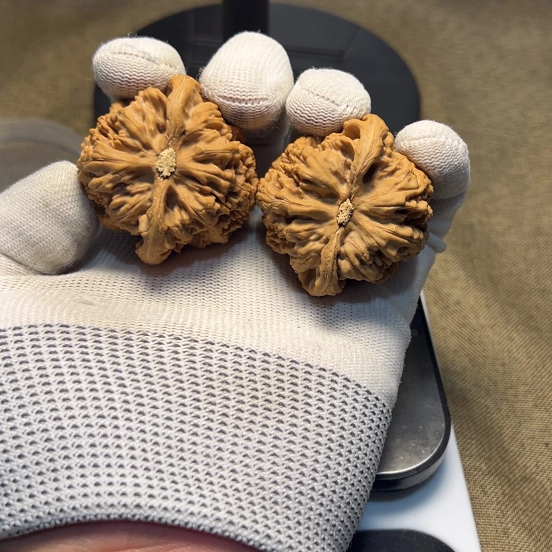 刘***伟吊坠文玩核桃47球筋
