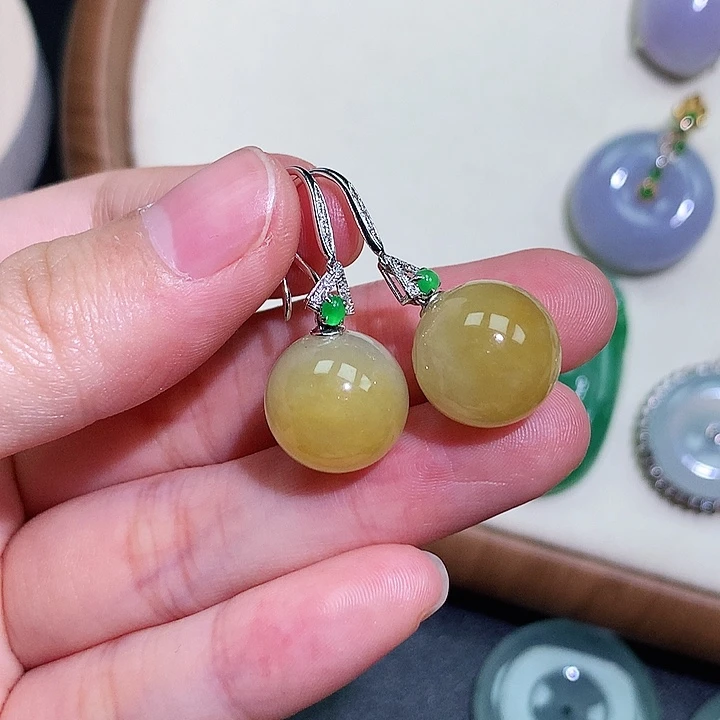 翡翠未镶嵌颈饰耳钩