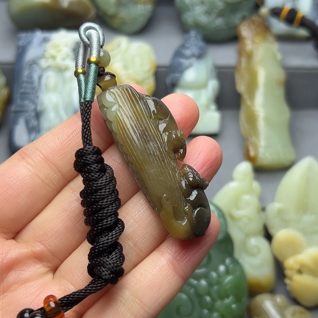 懿***桃和田玉未镶嵌挂件