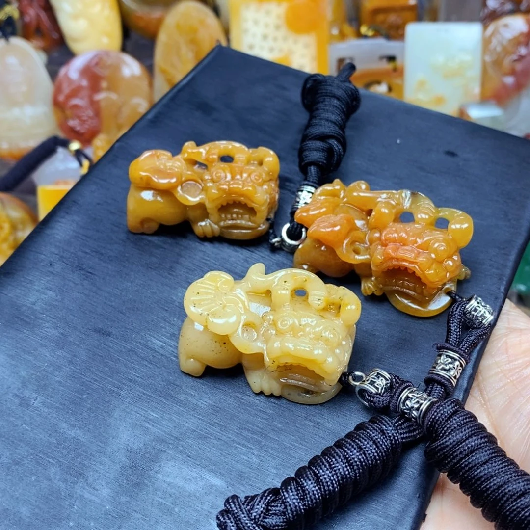 石英质玉（黄龙玉）颈饰未镶嵌